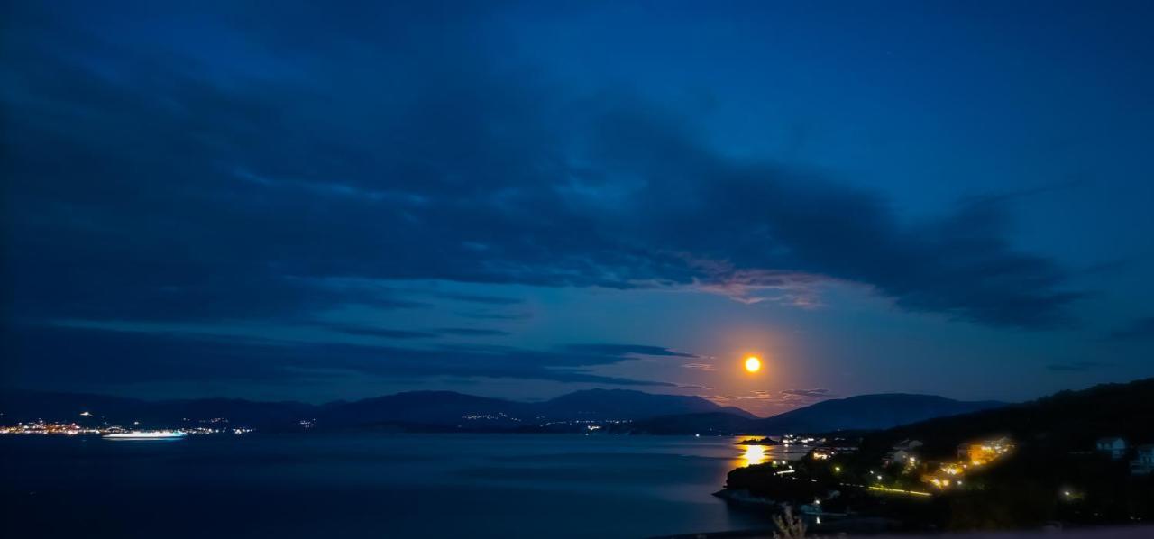 Apartament Dionysos Apraos